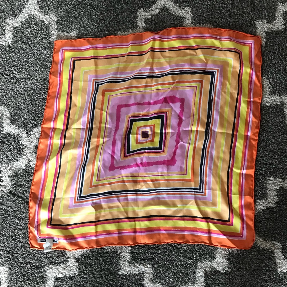 Gorgeous Banana Republic silk scarf
